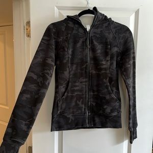 Women’s lululemon full zip hoodie size 4